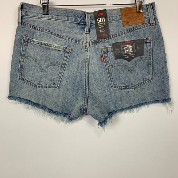 NWT Levi's 501 Mid-Rise Distressed Jean Shorts - Picture 3 of 4